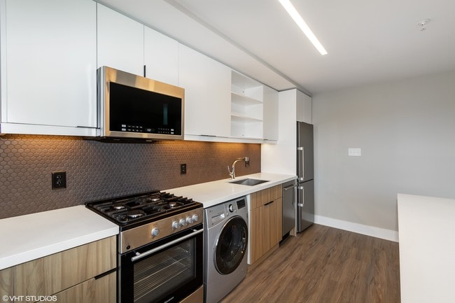 Carver Apartments in Washington, DC - Foto de edificio - Building Photo