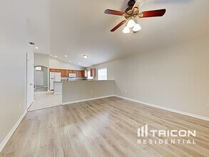 7715 Nottinghill Sky Dr in Apollo Beach, FL - Building Photo - Building Photo