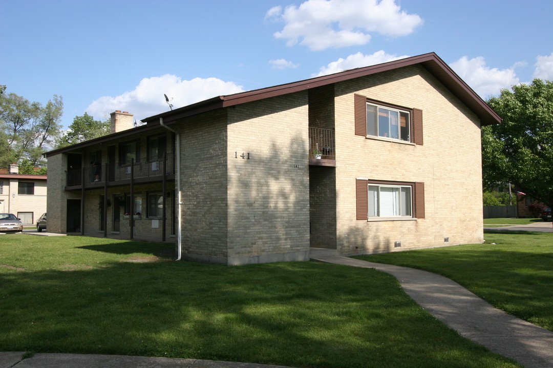 141 N May St in Addison, IL - Foto de edificio