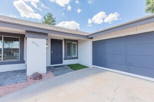 2607 E Larkspur Dr in Phoenix, AZ - Building Photo