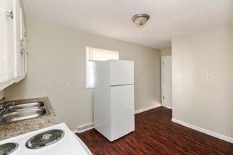801 Chambers Rd in Ferguson, MO - Building Photo - Building Photo