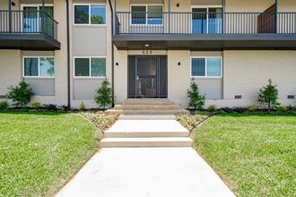 Parkside Green at Bishop Ridge in Dallas, TX - Building Photo - Building Photo