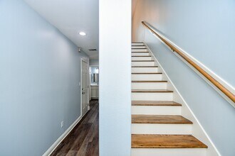 2207 Francis St in Houston, TX - Building Photo - Building Photo