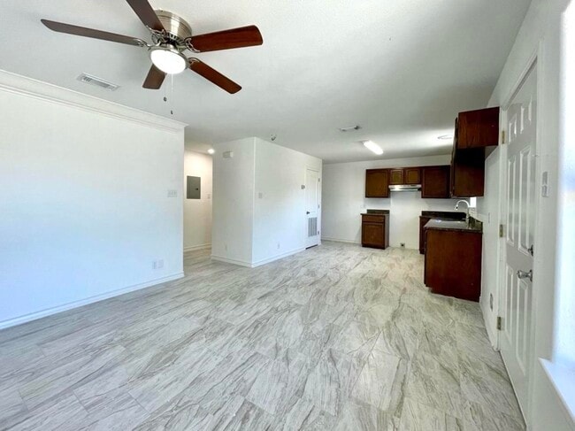 201 Masterson Rd in Laredo, TX - Building Photo - Building Photo