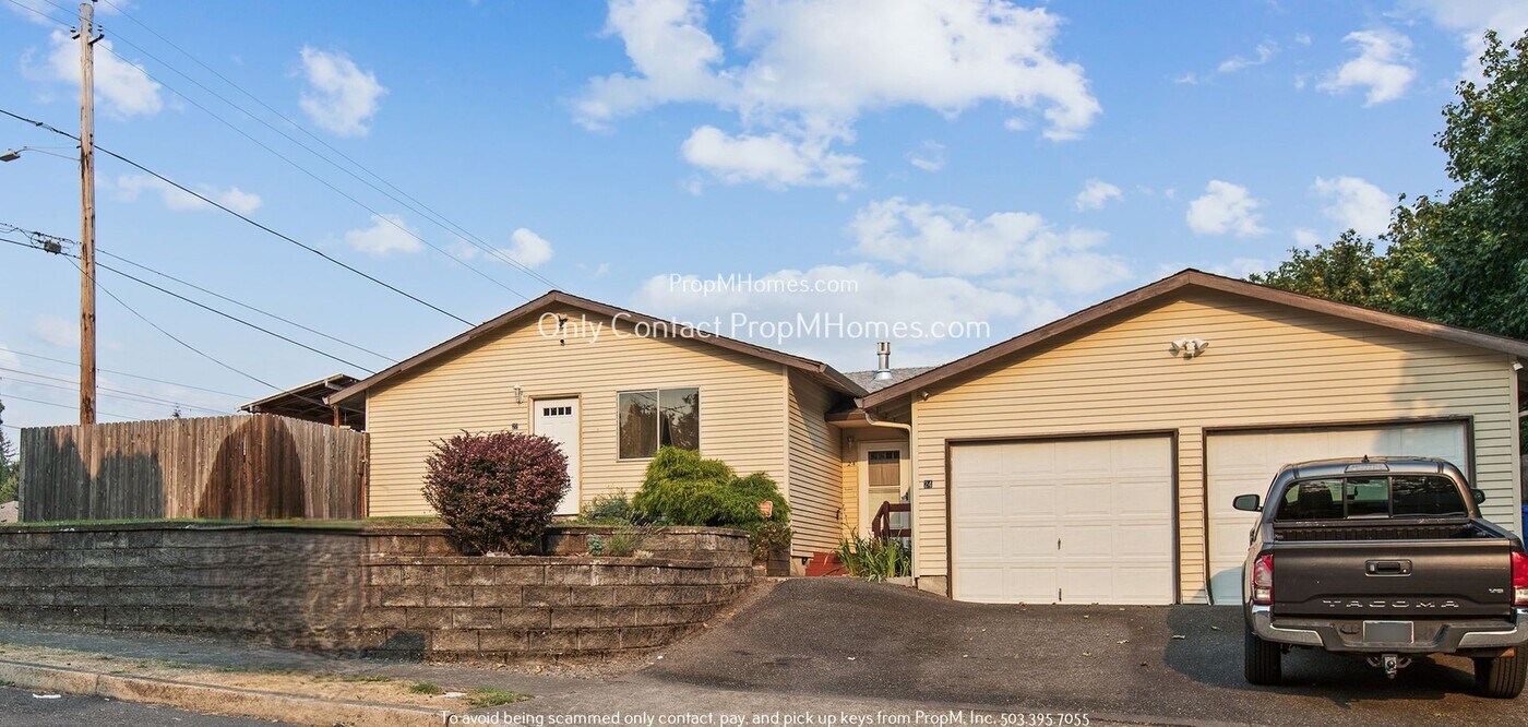 22-24-24 SE 133rd Ave in Portland, OR - Building Photo