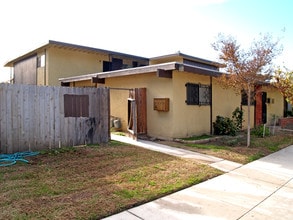 2128 W Alameda Ave in Anaheim, CA - Building Photo - Building Photo