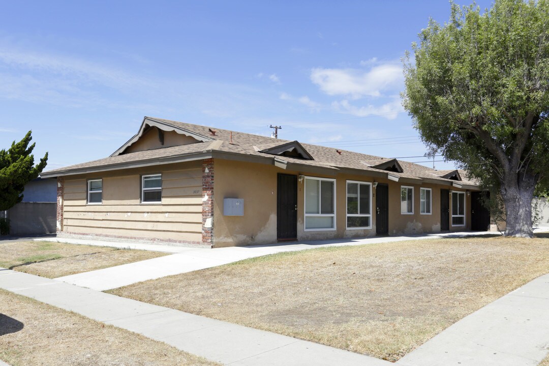 2037 Juno Pl in Anaheim, CA - Building Photo