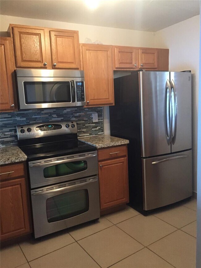 10288 NW 9th St in Miami, FL - Building Photo - Building Photo