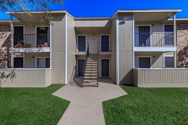 Wood Trails Apartments in Bryan, TX - Foto de edificio - Building Photo