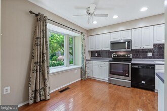 2983 Borge St in Oakton, VA - Building Photo - Building Photo