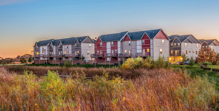 Village at Maple Bend Townhomes in West Des Moines, IA - Foto de edificio - Building Photo