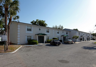 Governor's Manor Apartments in Orlando, FL - Foto de edificio - Building Photo