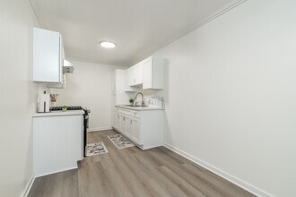 Riverglen Apartments in Riverside, CA - Building Photo - Interior Photo