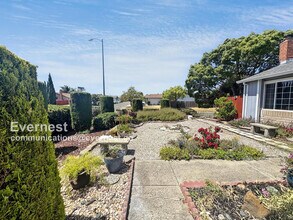 300 Hannigan Wy in Vallejo, CA - Building Photo - Building Photo