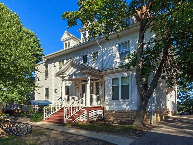 409 W Wilson St, Unit Apartment 3 in Madison, WI - Building Photo - Building Photo
