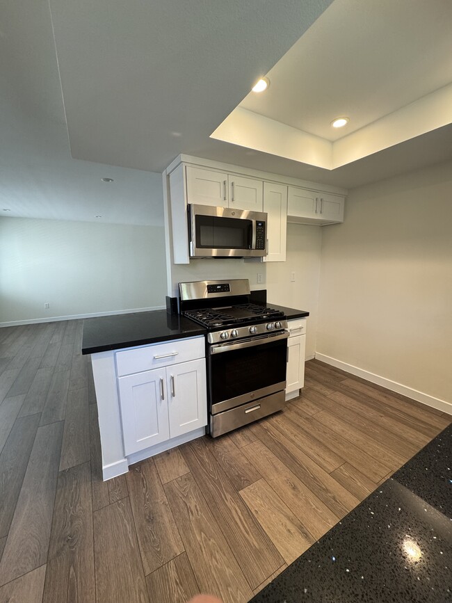 208 Oswego Ave, Unit 1