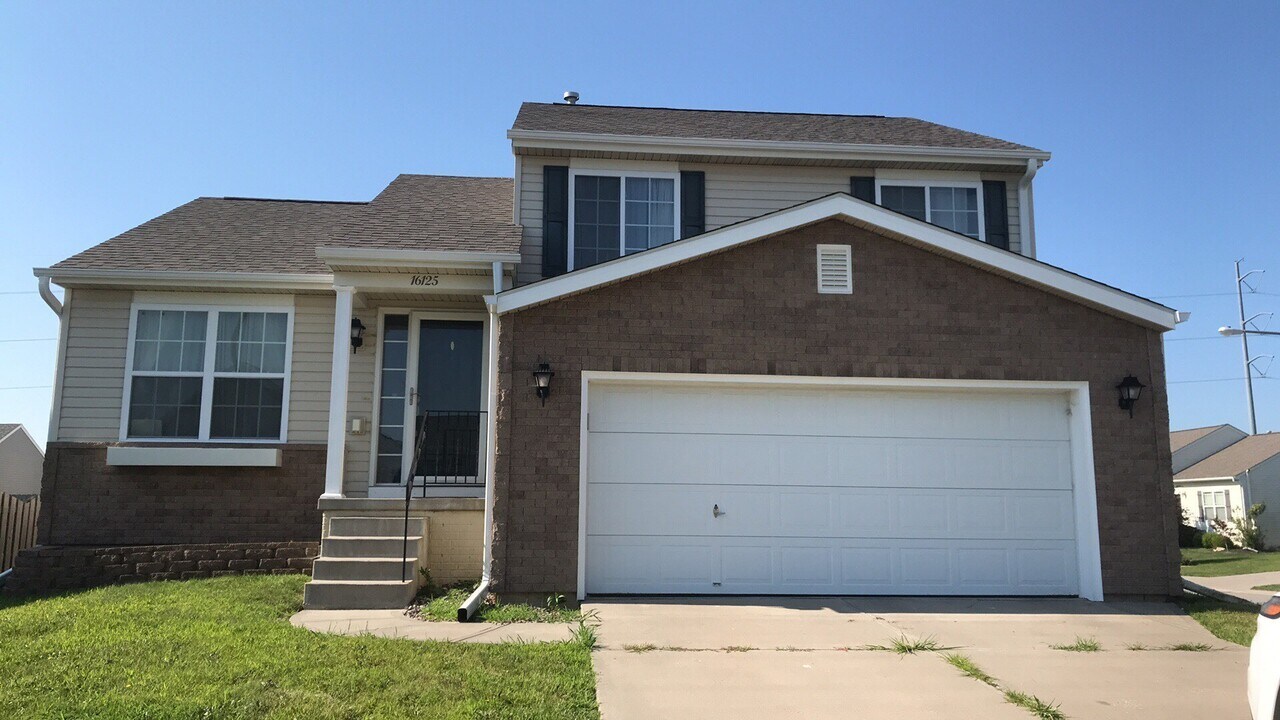 16125 Greenleaf St in Omaha, NE - Building Photo