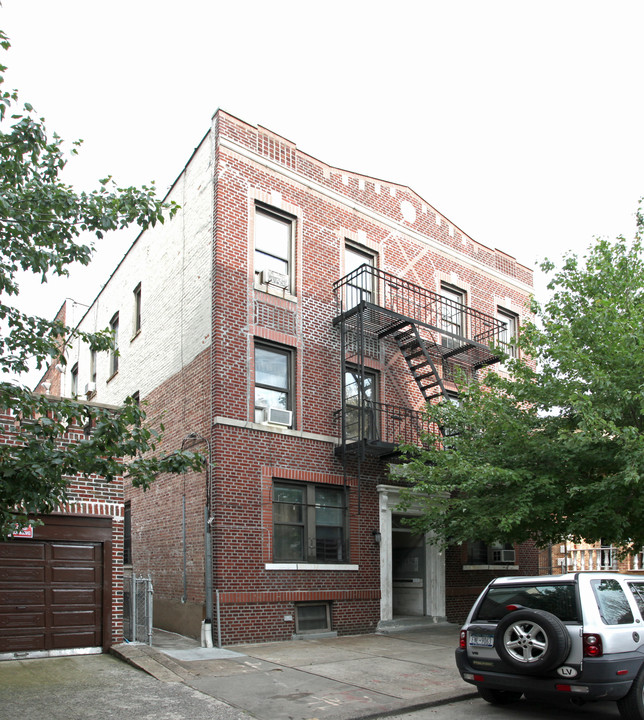 1544 W 1st St in Brooklyn, NY - Building Photo