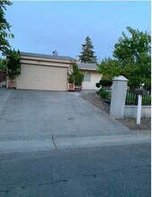 7337 Dave St in Sacramento, CA - Building Photo - Building Photo
