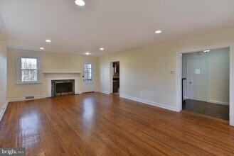 8106 Cadwalader Ave in Elkins Park, PA - Building Photo - Building Photo