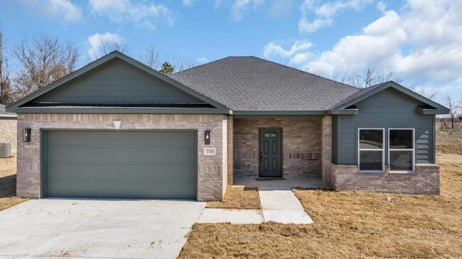 710 Indian Plns Rd in Ardmore, OK - Foto de edificio - Building Photo