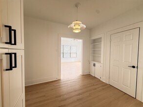 1201 W Gray St in Houston, TX - Building Photo - Building Photo