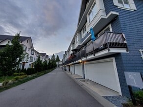 16337 15 Av in Surrey, BC - Building Photo - Building Photo