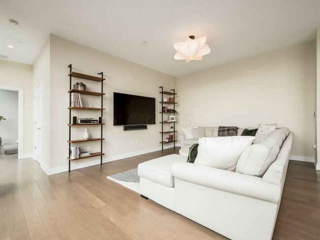 250 W Spring St in Columbus, OH - Building Photo - Building Photo