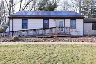 5 Yankee Way, Unit 2 in Dartmouth, MA - Building Photo