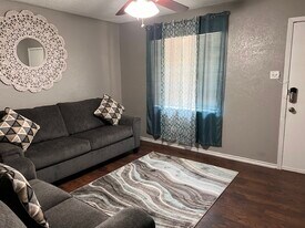 1050 W Allen Ave in Fort Worth, TX - Building Photo