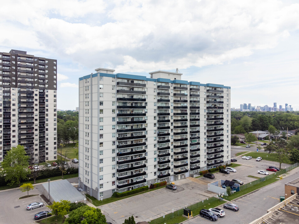 Village Gate in Toronto, ON - Building Photo