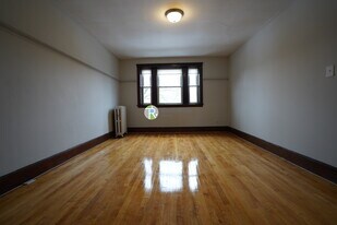 90 Cypress St in Brookline, MA - Building Photo