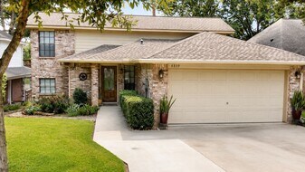 6839 Kingston Cove Ln in Willis, TX - Building Photo