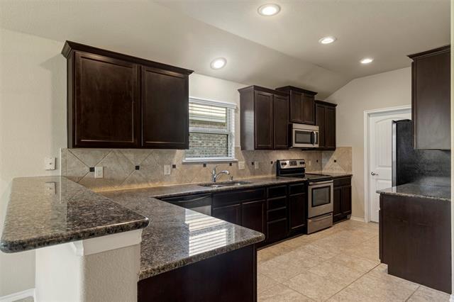 8700 Trailblazer Dr in Cross Roads, TX - Building Photo - Building Photo