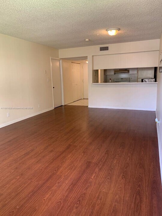 8180 Geneva Ct in Doral, FL - Building Photo