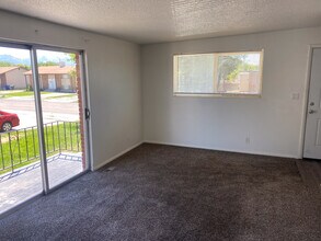 2592 Robin Rd in West Valley City, UT - Building Photo - Building Photo