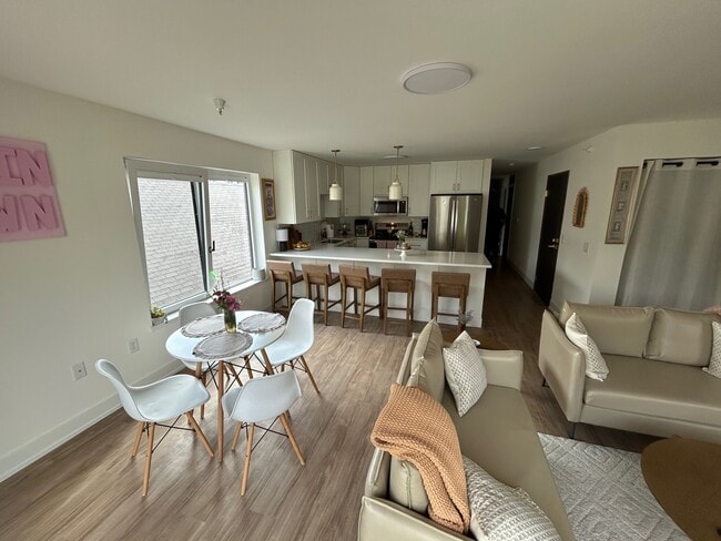 531 W Mifflin St, Unit 401 in Madison, WI - Building Photo - Building Photo