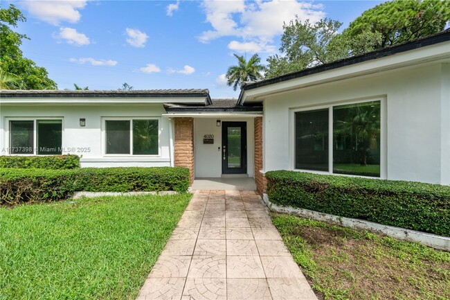 4020 Riviera Dr in Coral Gables, FL - Building Photo - Building Photo