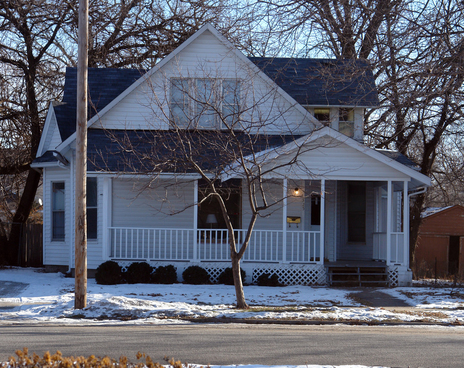 1325 24th St in Des Moines, IA - Foto de edificio