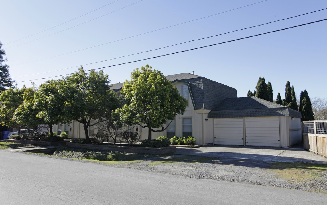 8153 Arthur St in Cotati, CA - Building Photo