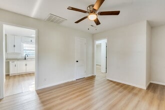 1018 N Volutsia Ave in Wichita, KS - Building Photo - Building Photo