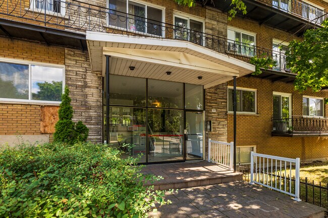 3010 Saint-Joseph Boul E