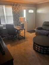 2829 E Wood St in Decatur, IL - Foto de edificio - Building Photo