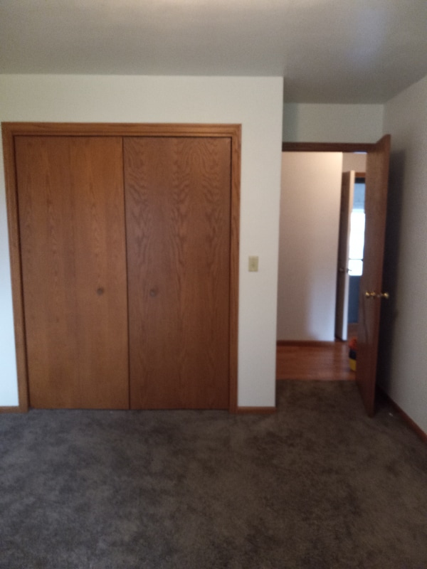 1675 Delta Dr in Neenah, WI - Foto de edificio - Building Photo