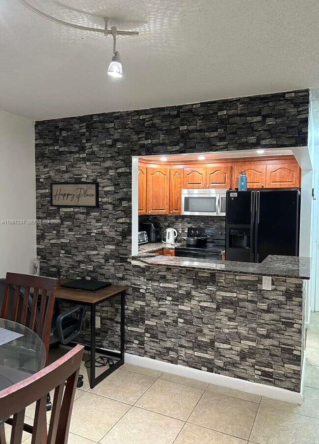 1465 NE 123rd St in North Miami, FL - Building Photo - Building Photo