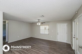 944 S Kentucky Ave in Rockledge, FL - Foto de edificio - Building Photo