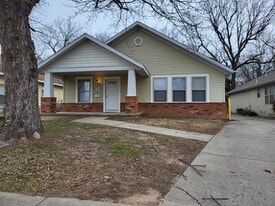 2138 N Howard Ave in Springfield, MO - Building Photo