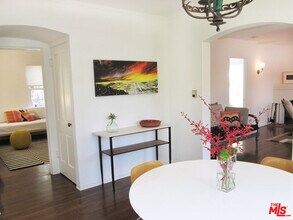 234 Entrada Dr in Santa Monica, CA - Building Photo - Building Photo