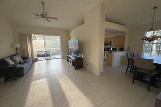 14040 Eagle Ridge Lakes Dr in Ft. Myers, FL - Foto de edificio - Building Photo