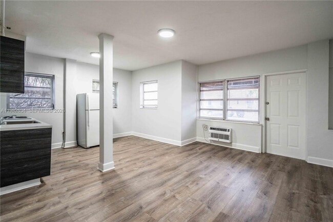 8300 Abbott Ave in Miami Beach, FL - Building Photo - Building Photo